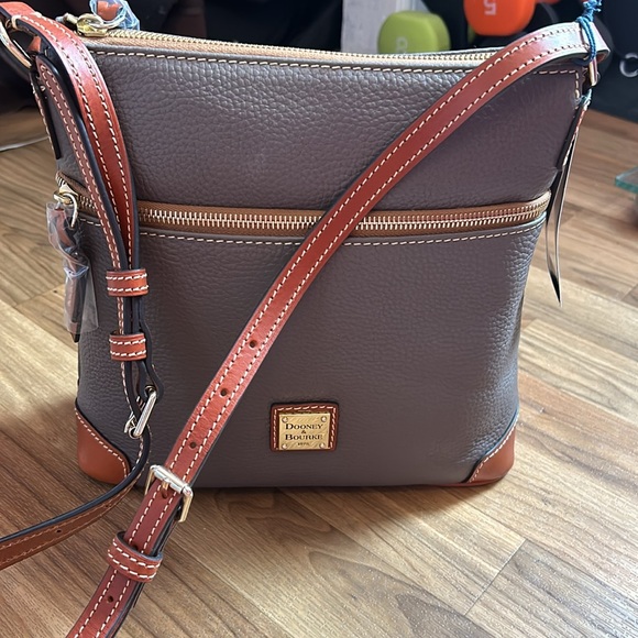 Dooney and Bourke Cross body brand new - Picture 6 of 7